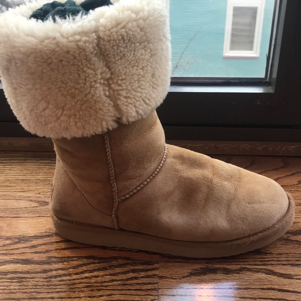 Women’s calf high ugg boots size 11